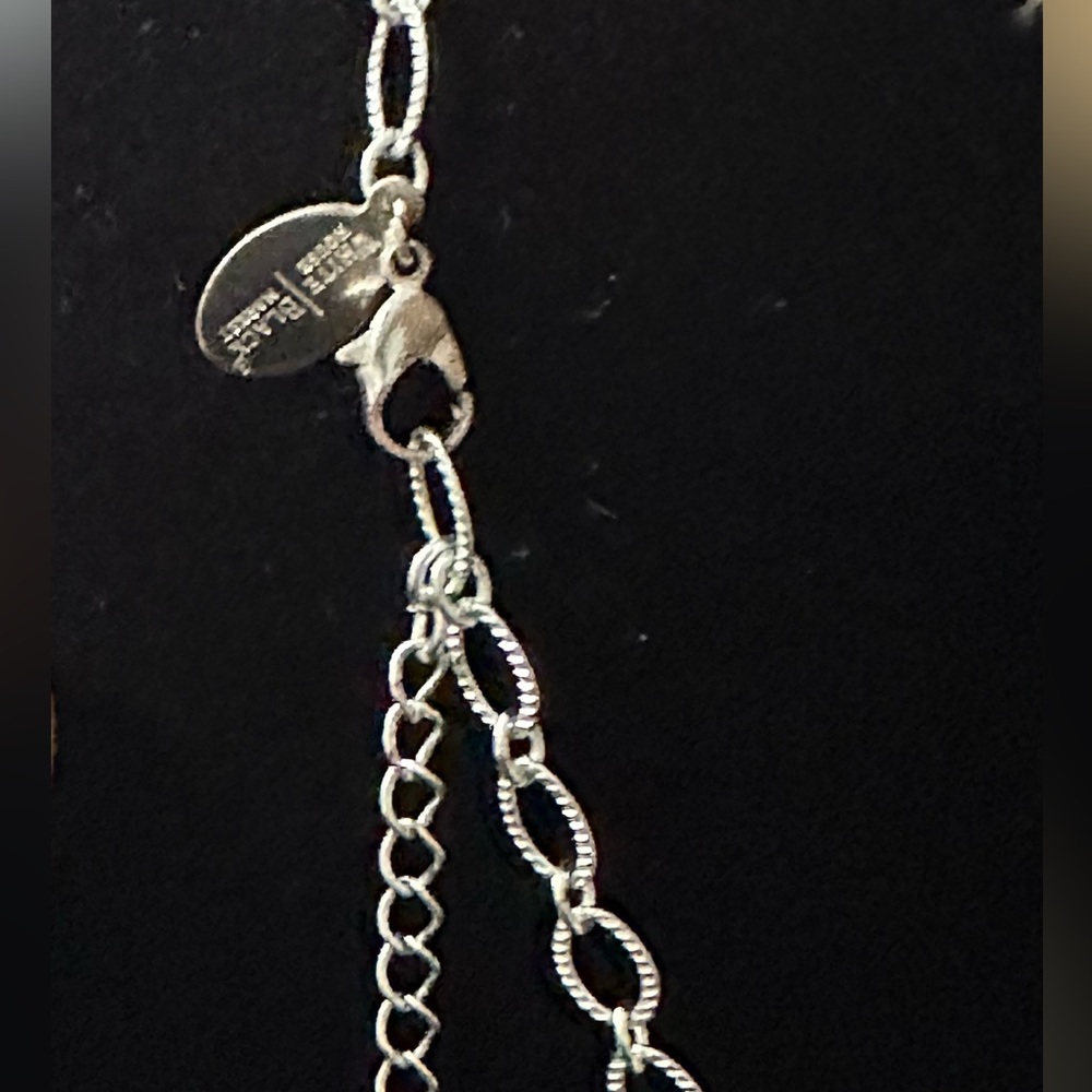 White House Black Market Necklace - Picture 3 of 3